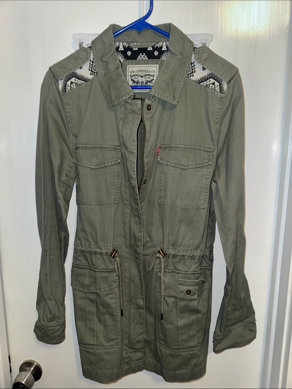 NWOT- Levi's Women's Olive Green Utility Jacket with Patterned Shoulder Panels